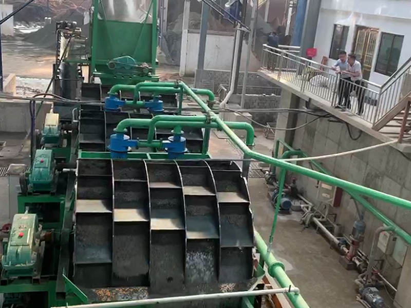 洗砂設備是機製砂生產線中重要的提升砂石品質的設備